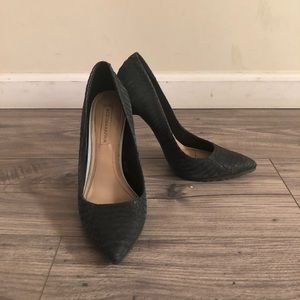 BCBG MaxAzria size 8 1/2 Blk heels.